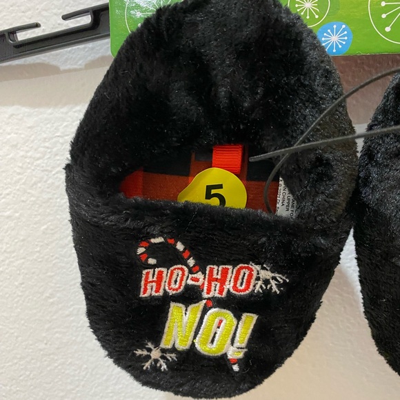 🎄Grinch Christmas Black Fuzzy & Appliqué Baby Pre Walk Slippers - 5 - Picture 4 of 10